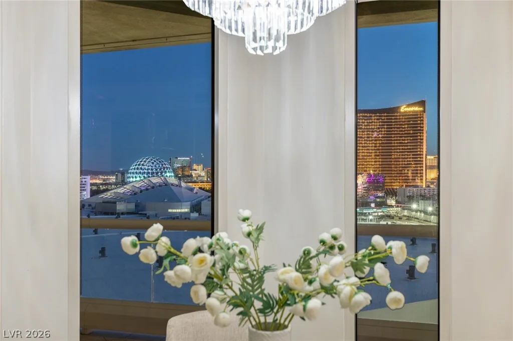 2877 Paradise, Las Vegas, NV 89109