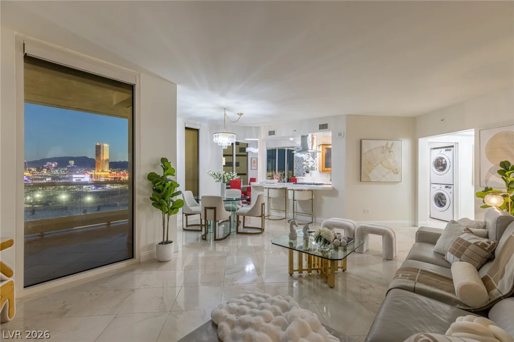 2877 Paradise, Las Vegas, NV 89109