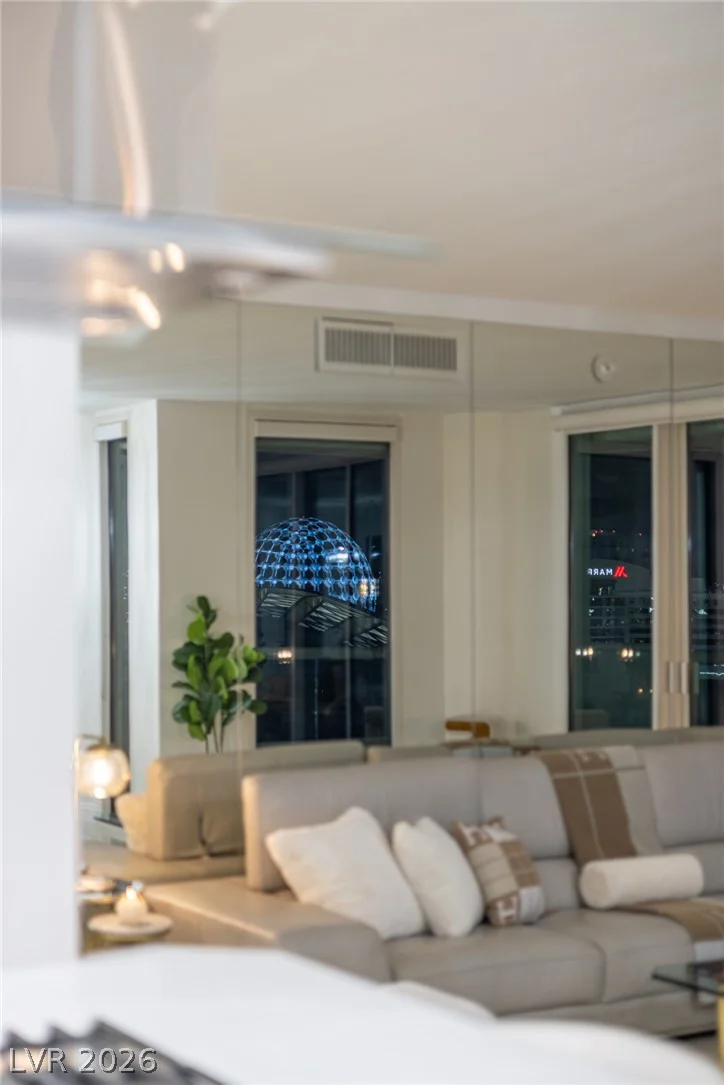 2877 Paradise, Las Vegas, NV 89109