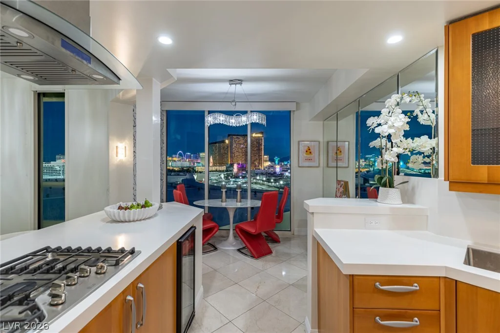 2877 Paradise, Las Vegas, NV 89109