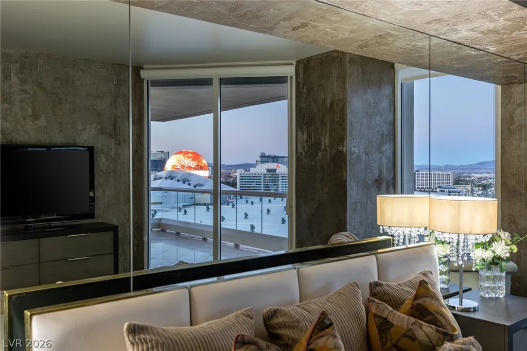 2877 Paradise, Las Vegas, NV 89109