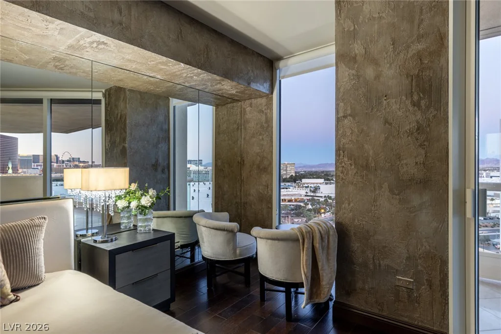 2877 Paradise, Las Vegas, NV 89109