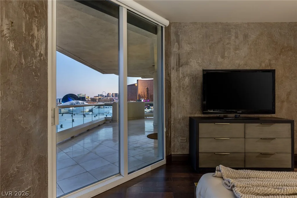 2877 Paradise, Las Vegas, NV 89109