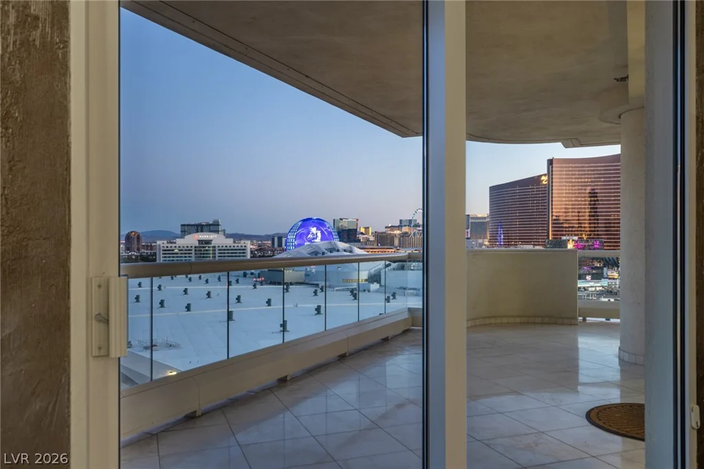 2877 Paradise, Las Vegas, NV 89109