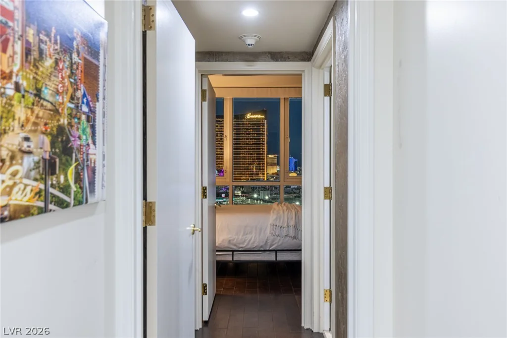 2877 Paradise, Las Vegas, NV 89109