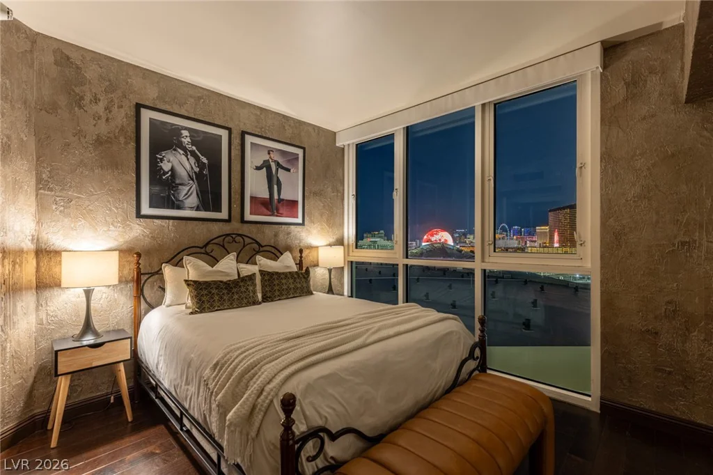 2877 Paradise, Las Vegas, NV 89109