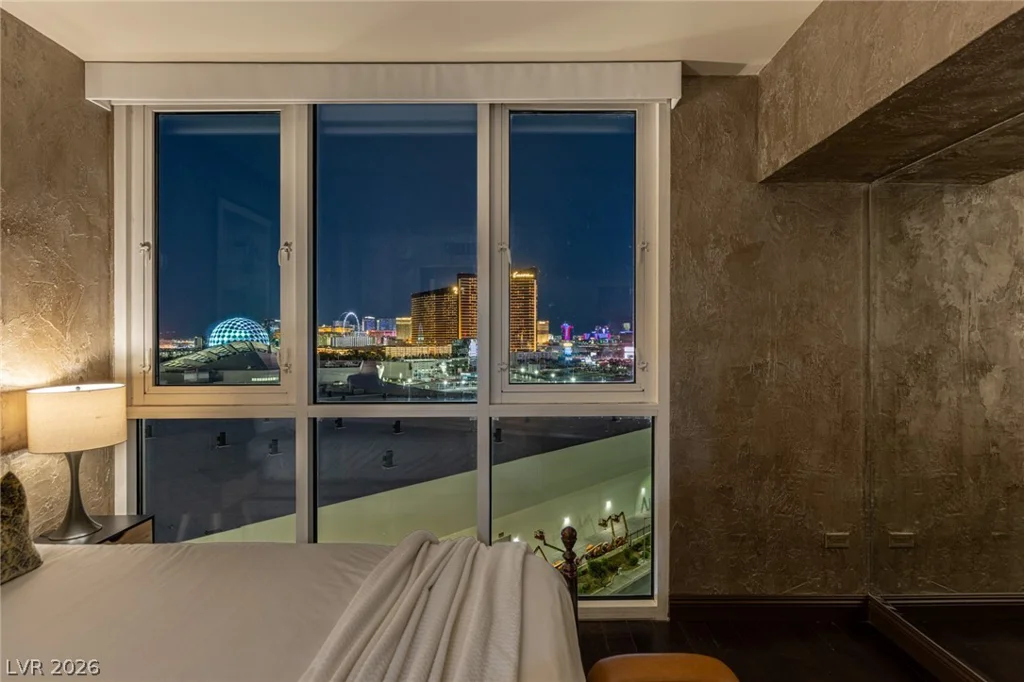 2877 Paradise, Las Vegas, NV 89109