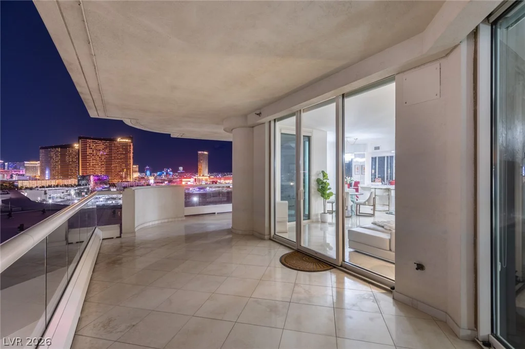 2877 Paradise, Las Vegas, NV 89109