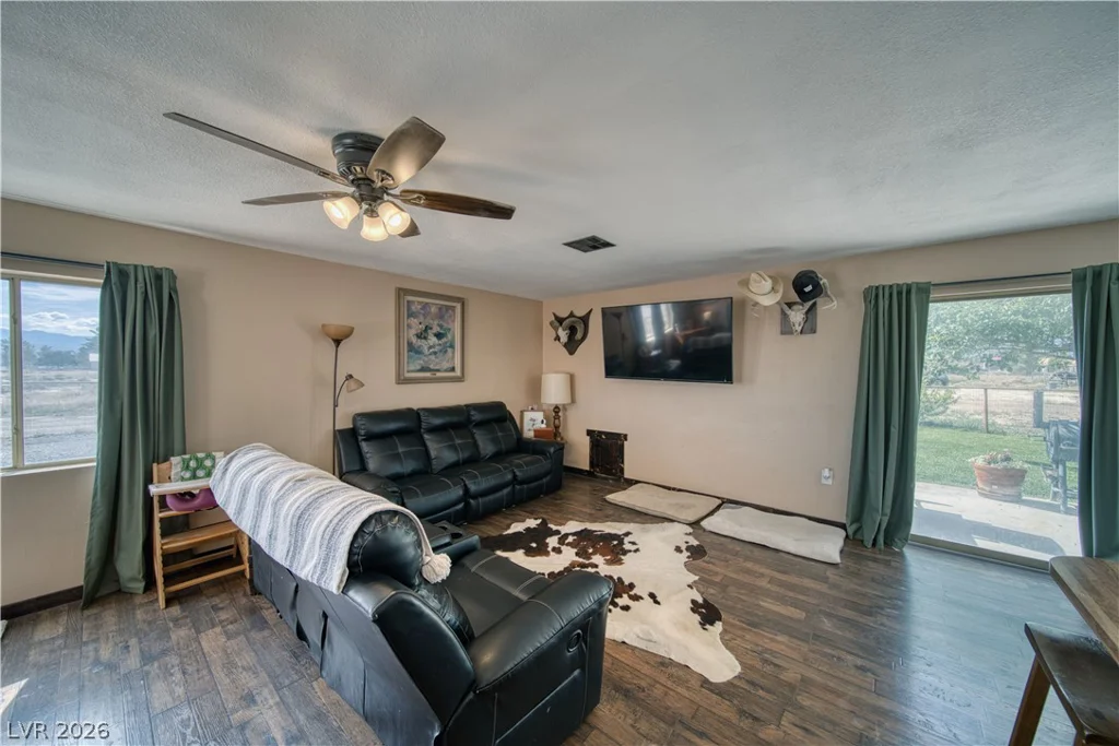 1641 Hickory, Pahrump, NV 89048