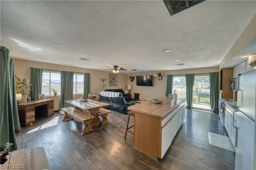 1641 Hickory, Pahrump, NV 89048