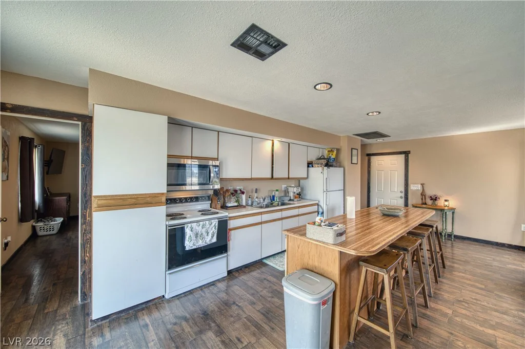 1641 Hickory, Pahrump, NV 89048