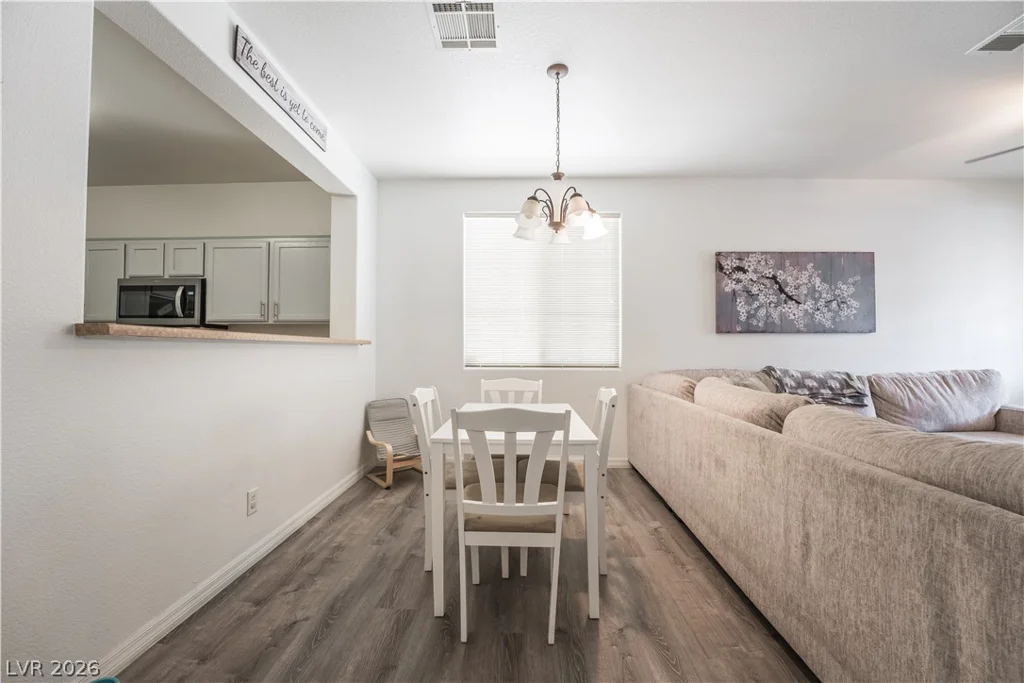 1228 Oak Village, Las Vegas, NV 89183