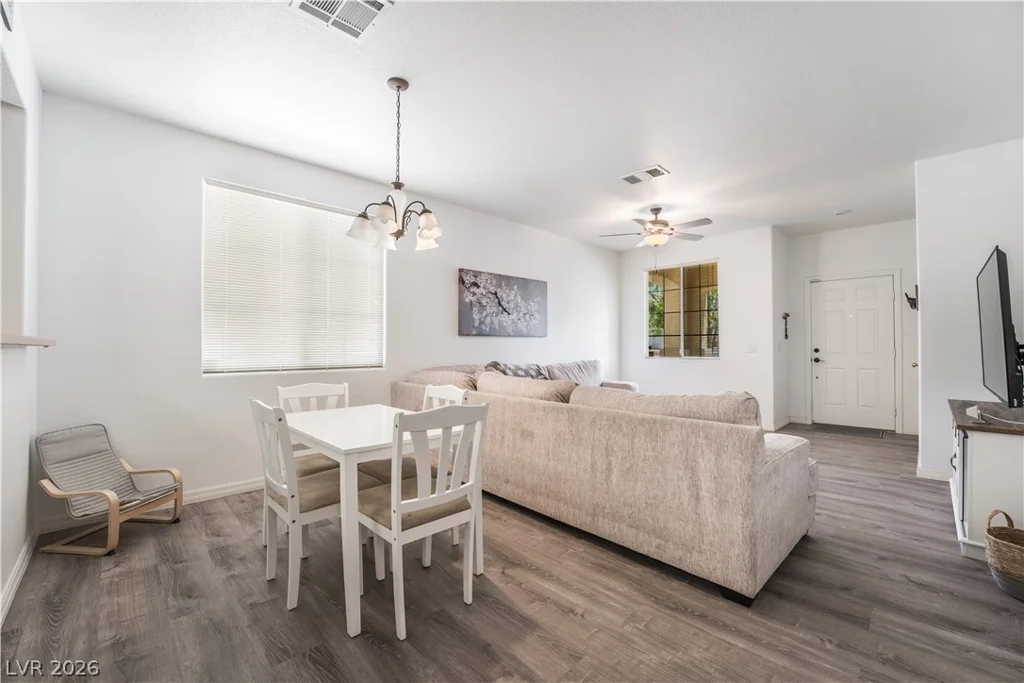 1228 Oak Village, Las Vegas, NV 89183