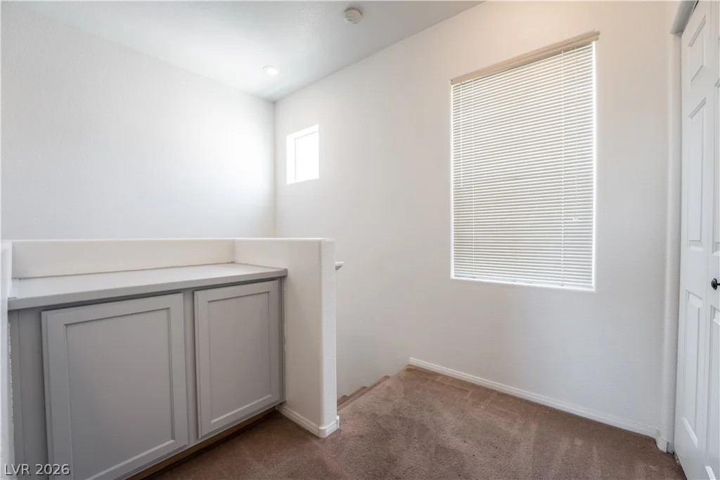 1228 Oak Village, Las Vegas, NV 89183