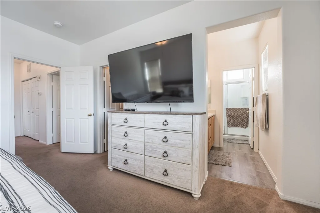 1228 Oak Village, Las Vegas, NV 89183