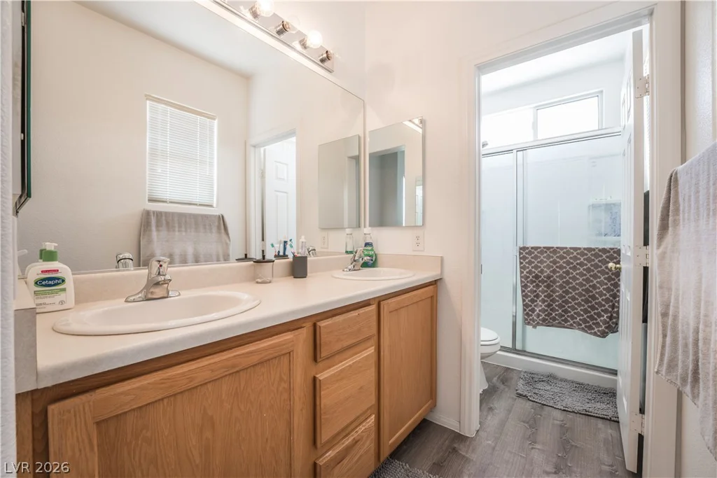 1228 Oak Village, Las Vegas, NV 89183