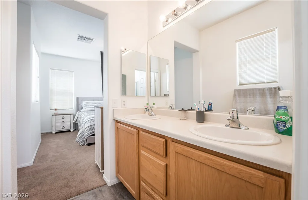 1228 Oak Village, Las Vegas, NV 89183
