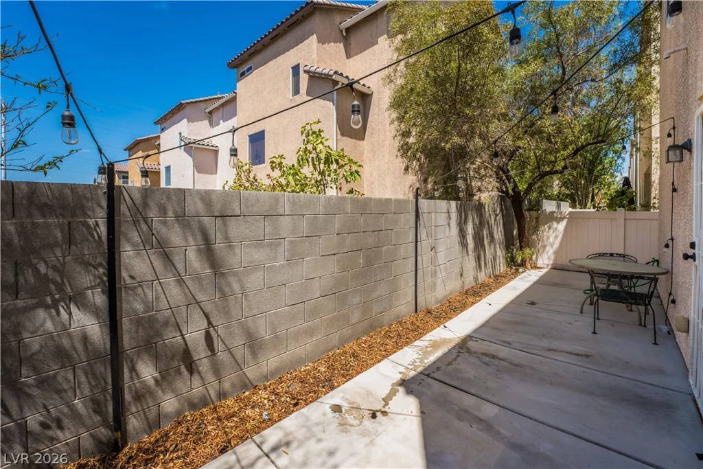 1228 Oak Village, Las Vegas, NV 89183