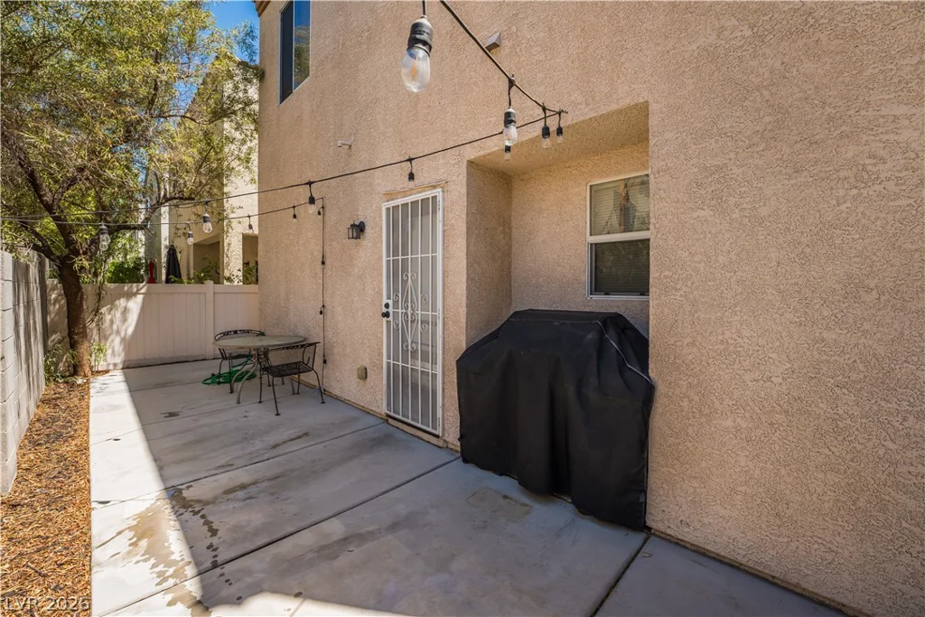 1228 Oak Village, Las Vegas, NV 89183