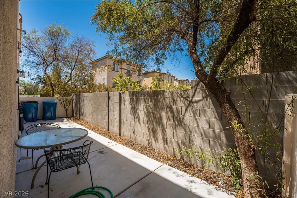 1228 Oak Village, Las Vegas, NV 89183