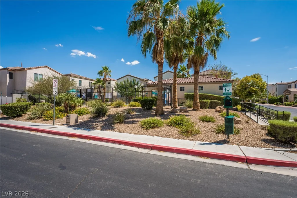 1228 Oak Village, Las Vegas, NV 89183