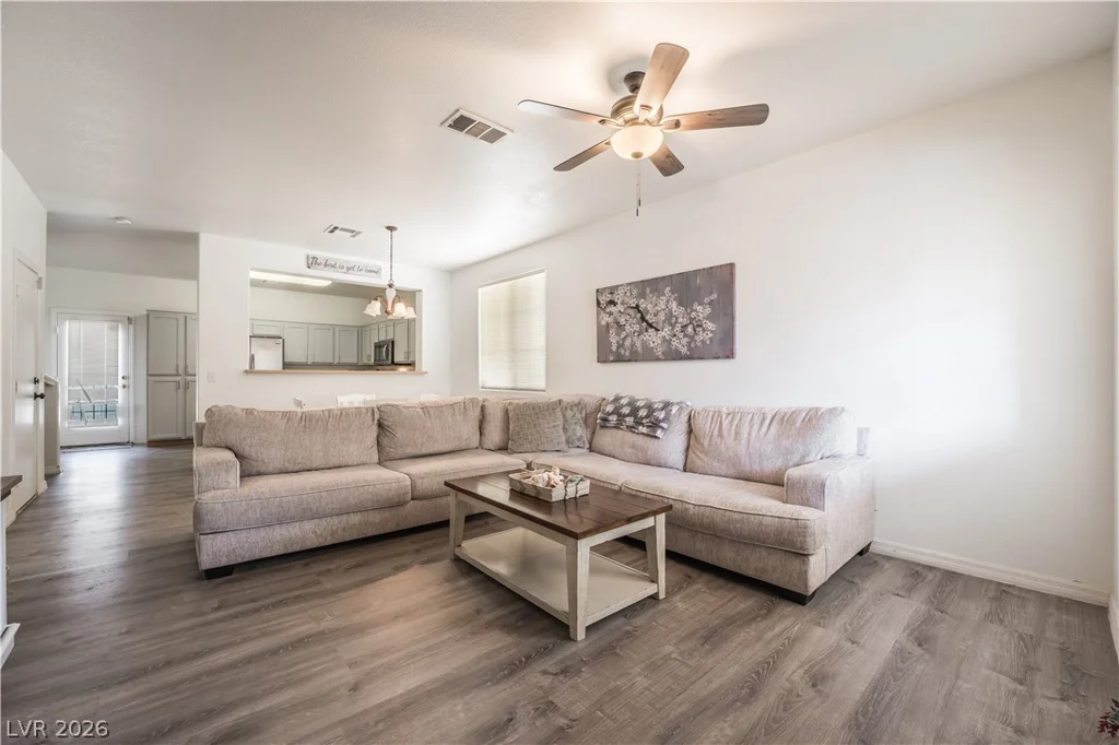 1228 Oak Village, Las Vegas, NV 89183