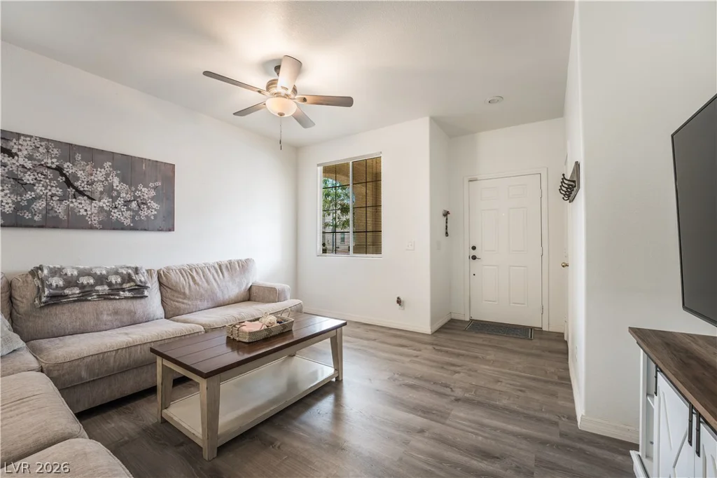 1228 Oak Village, Las Vegas, NV 89183