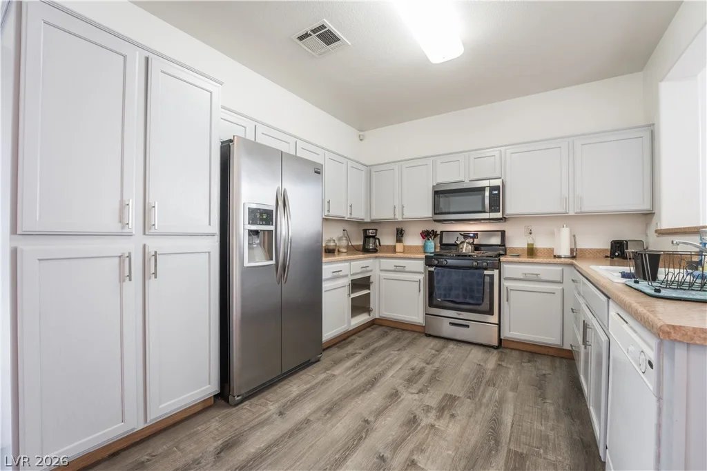 1228 Oak Village, Las Vegas, NV 89183