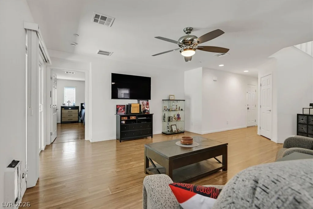 917 Carson Bluff, Henderson, NV 89012