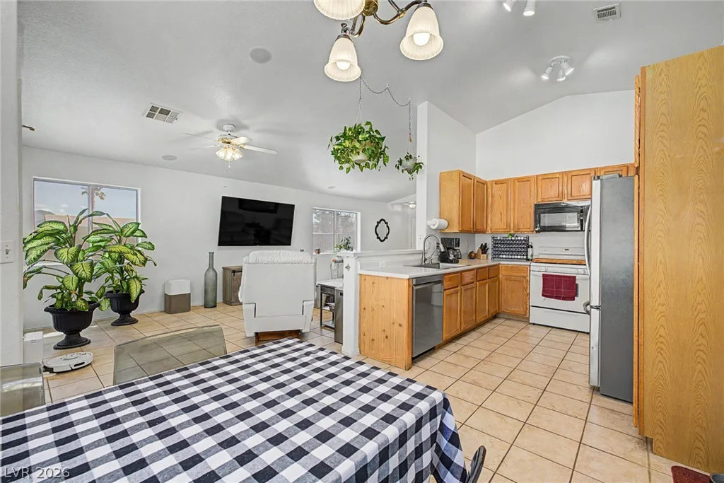 998 Trackers Glen, Henderson, NV 89015