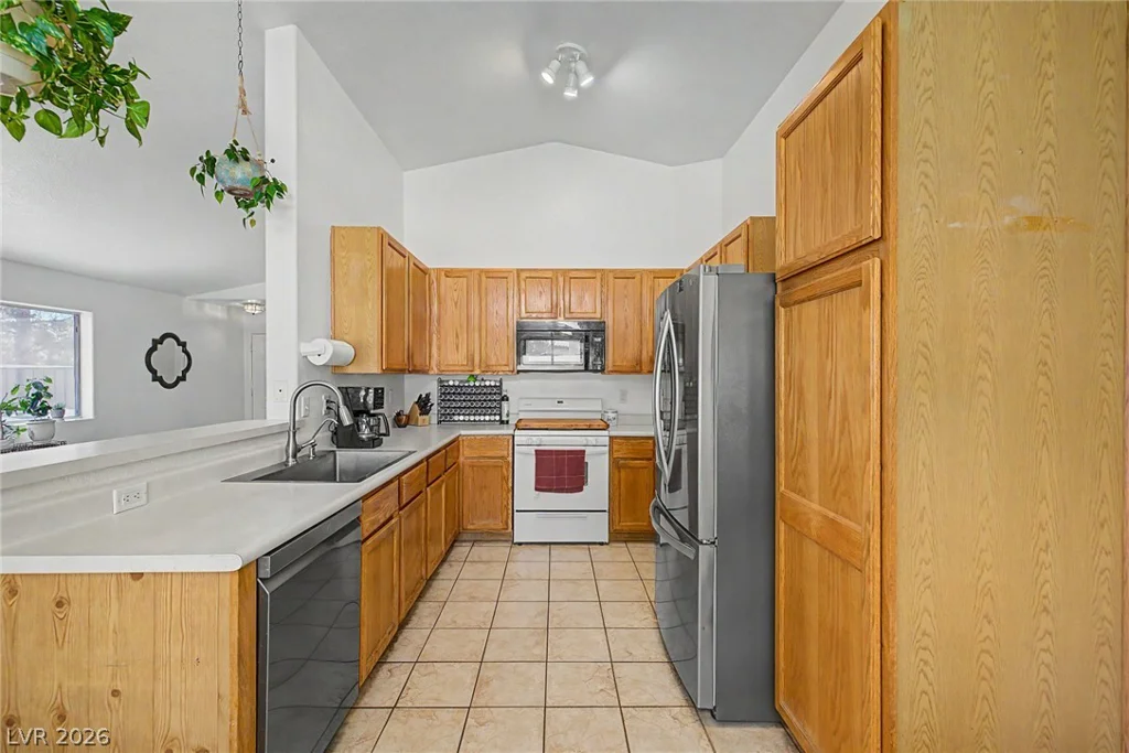 998 Trackers Glen, Henderson, NV 89015