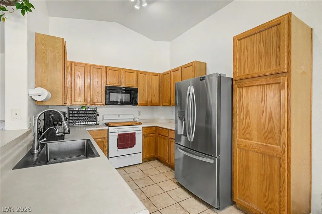 998 Trackers Glen, Henderson, NV 89015