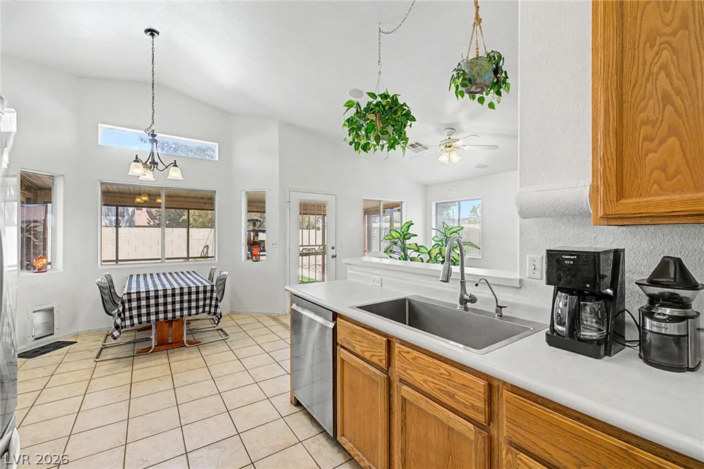 998 Trackers Glen, Henderson, NV 89015