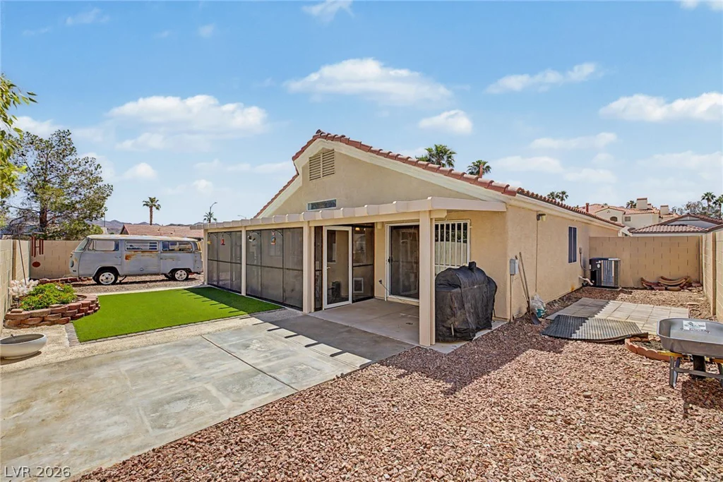 998 Trackers Glen, Henderson, NV 89015