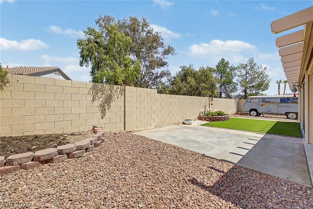 998 Trackers Glen, Henderson, NV 89015