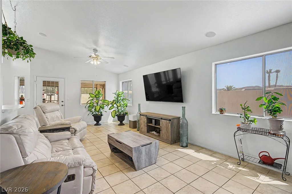 998 Trackers Glen, Henderson, NV 89015