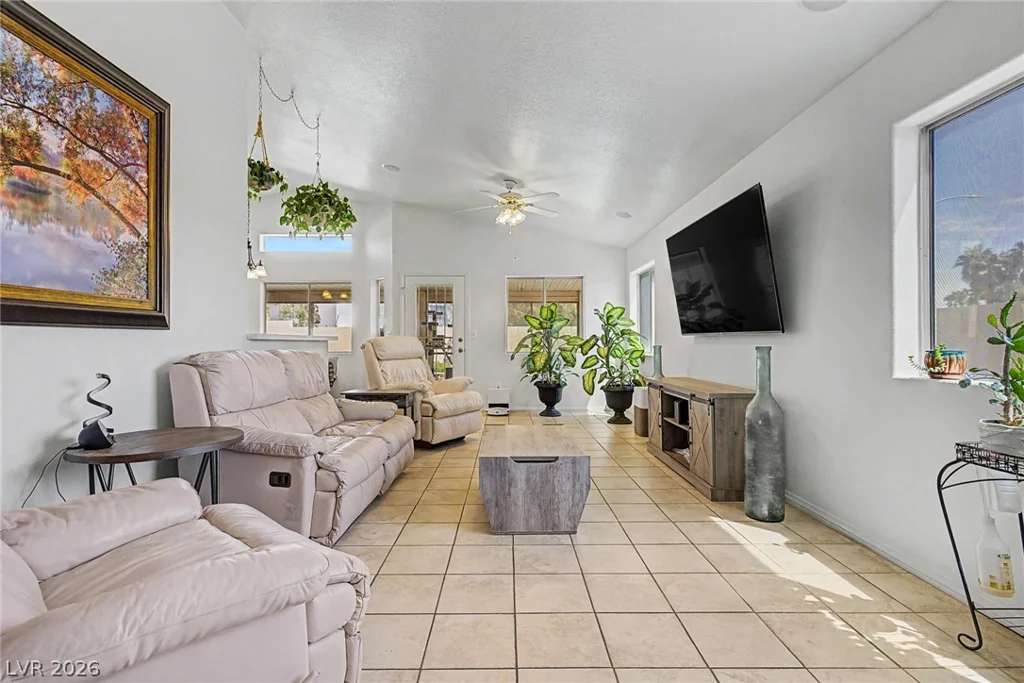 998 Trackers Glen, Henderson, NV 89015