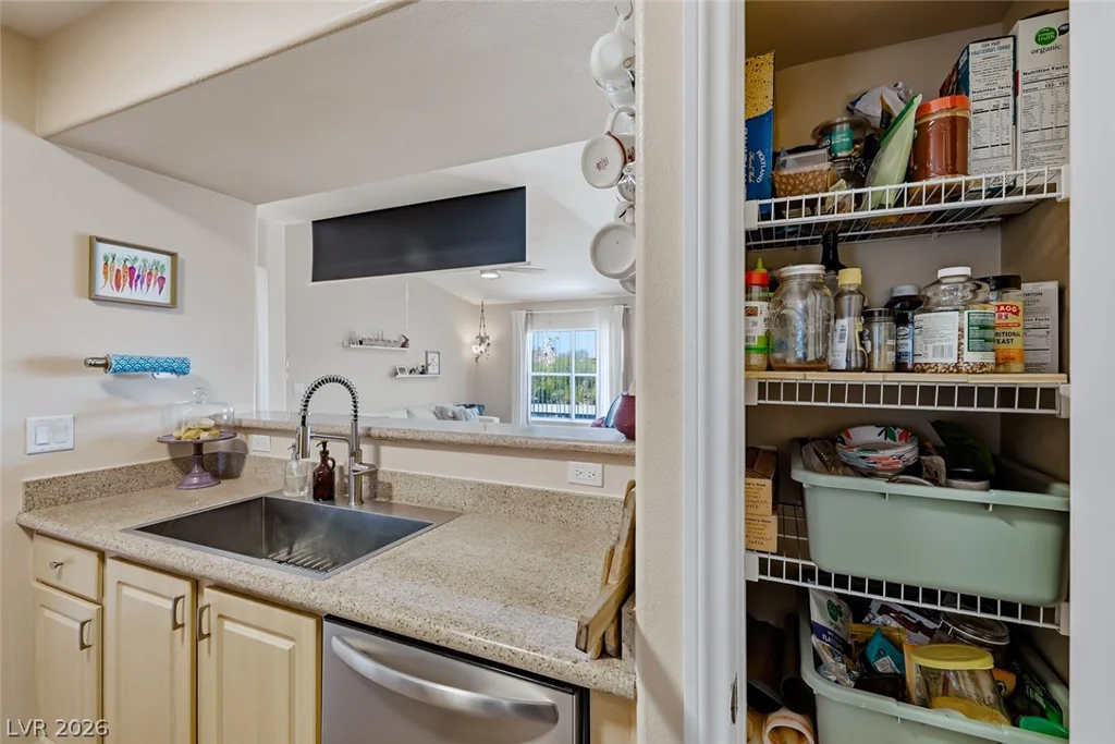 8000 Badura, Las Vegas, NV 89113