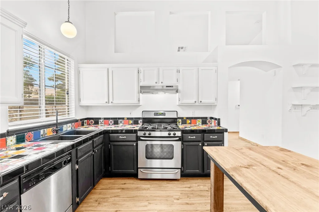 7749 Kasmere Falls, Las Vegas, NV 89149