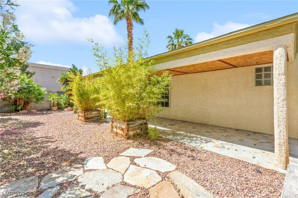 7749 Kasmere Falls, Las Vegas, NV 89149
