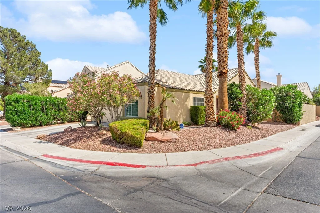 7749 Kasmere Falls, Las Vegas, NV 89149