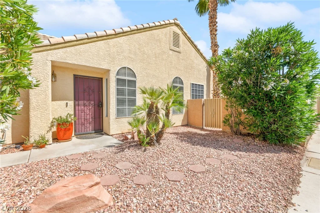 7749 Kasmere Falls, Las Vegas, NV 89149