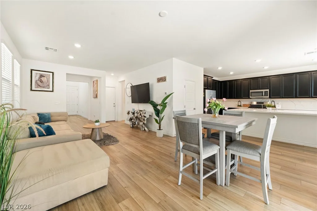 6844 Bayou Hollow, Las Vegas, NV 89156