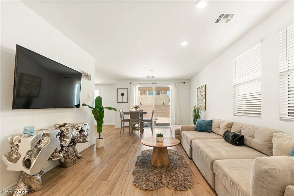 6844 Bayou Hollow, Las Vegas, NV 89156