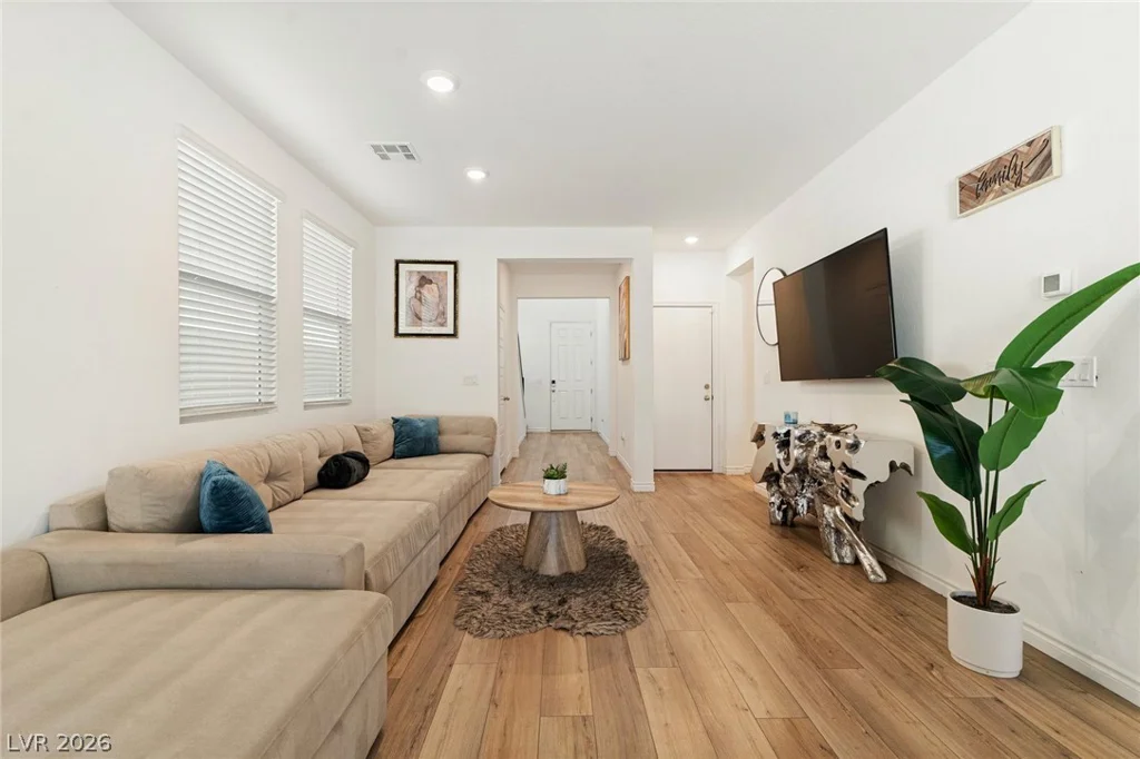 6844 Bayou Hollow, Las Vegas, NV 89156