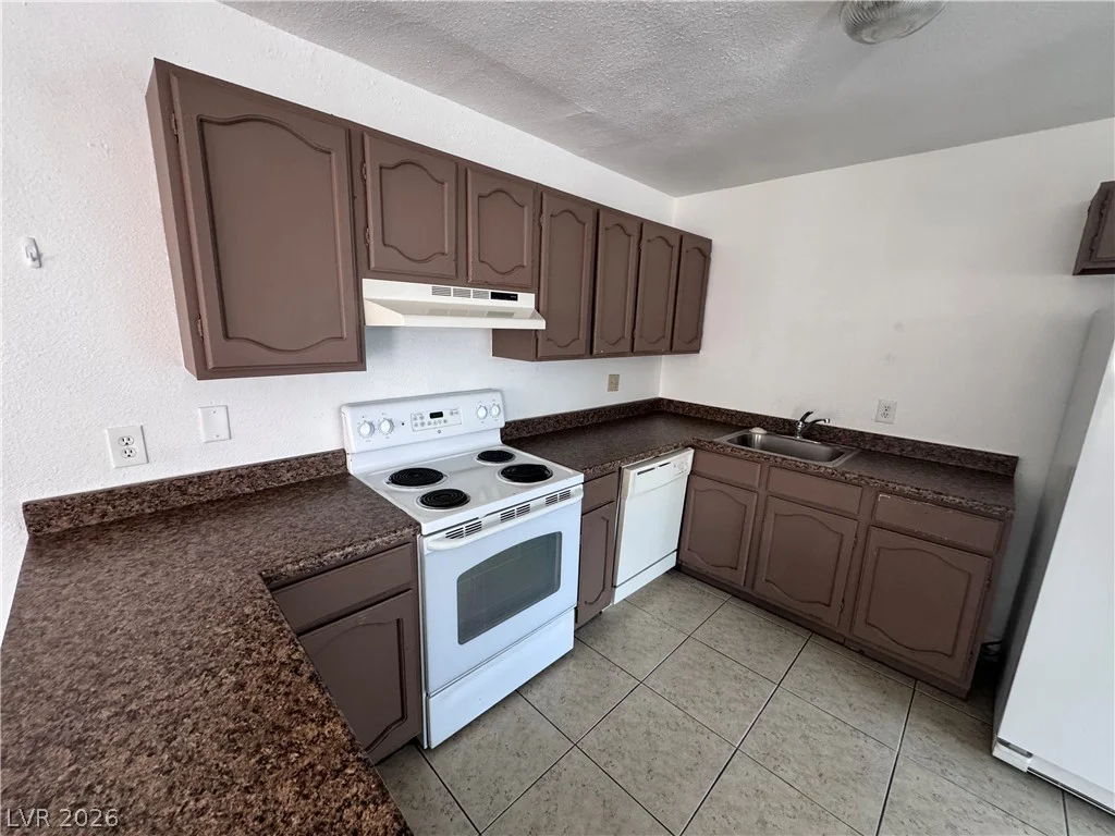 5245 Golden, Las Vegas, NV 89119