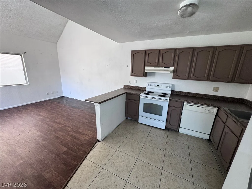 5245 Golden, Las Vegas, NV 89119