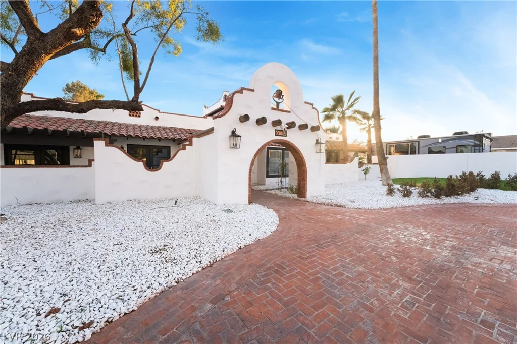 6465 Edna, Las Vegas, NV 89146