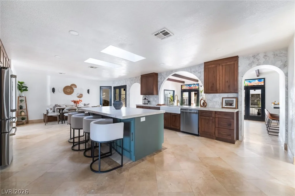 6465 Edna, Las Vegas, NV 89146