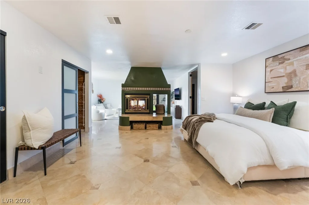 6465 Edna, Las Vegas, NV 89146